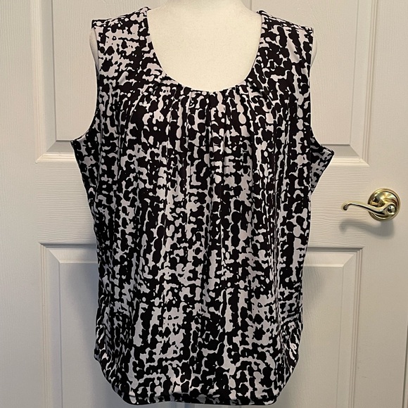 Jones Studio Black and White Pleated Blouse - Picture 1 of 8